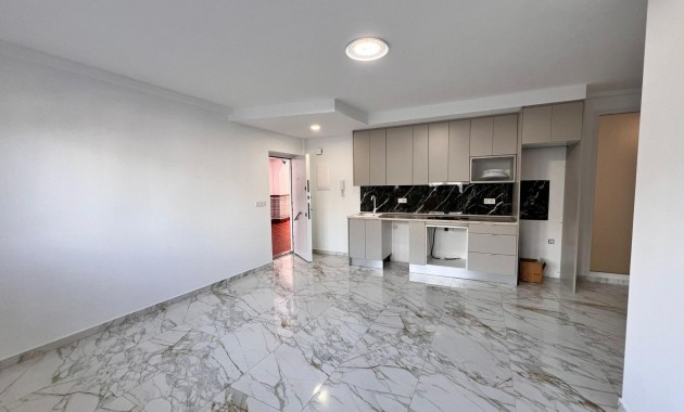 Venta - Apartamento / piso -
Torrevieja - Estacion de autobuses