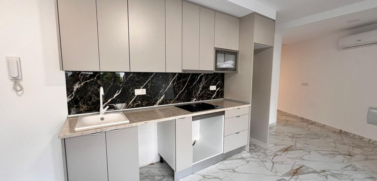 Venta - Apartamento / piso -
Torrevieja - Estacion de autobuses