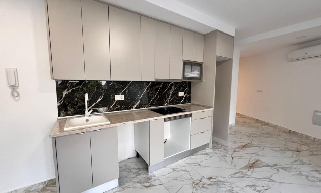 Venta - Apartamento / piso -
Torrevieja - Estacion de autobuses