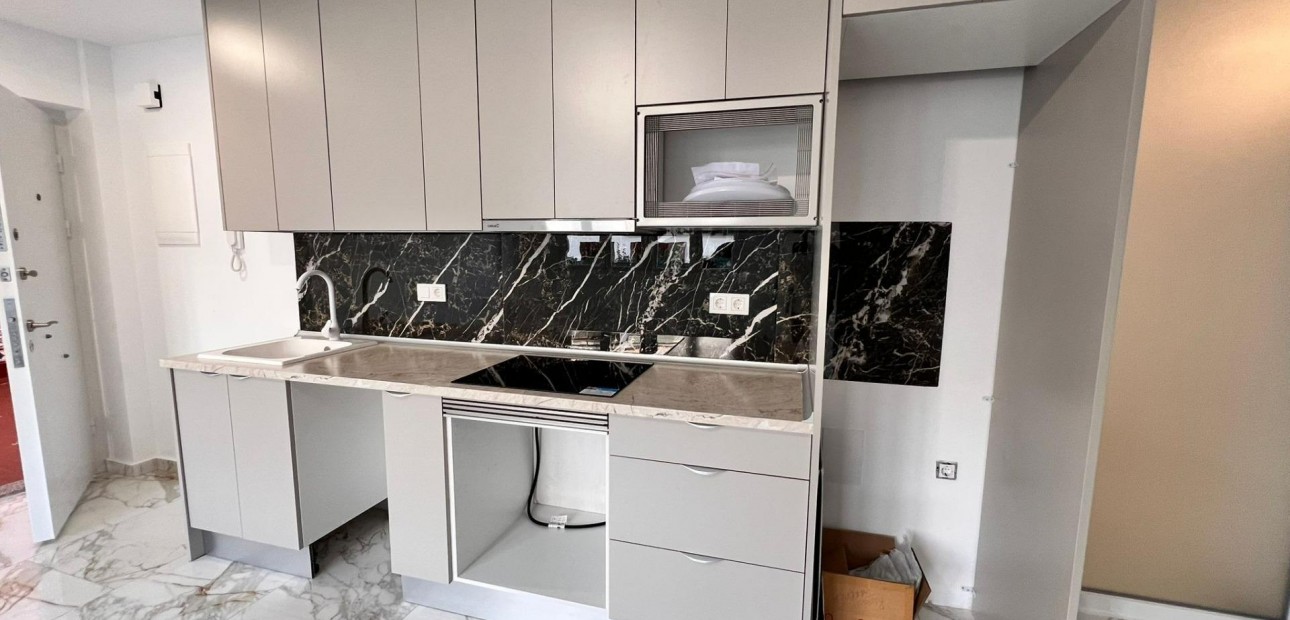 Venta - Apartamento / piso -
Torrevieja - Estacion de autobuses