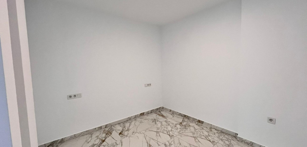 Venta - Apartamento / piso -
Torrevieja - Estacion de autobuses
