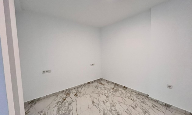 Venta - Apartamento / piso -
Torrevieja - Estacion de autobuses