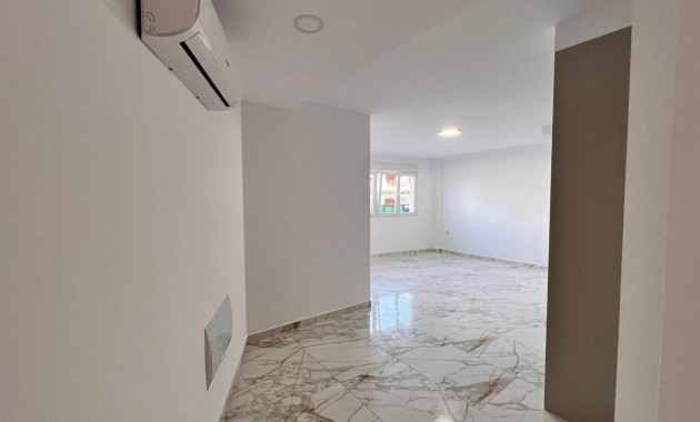 Venta - Apartamento / piso -
Torrevieja - Estacion de autobuses