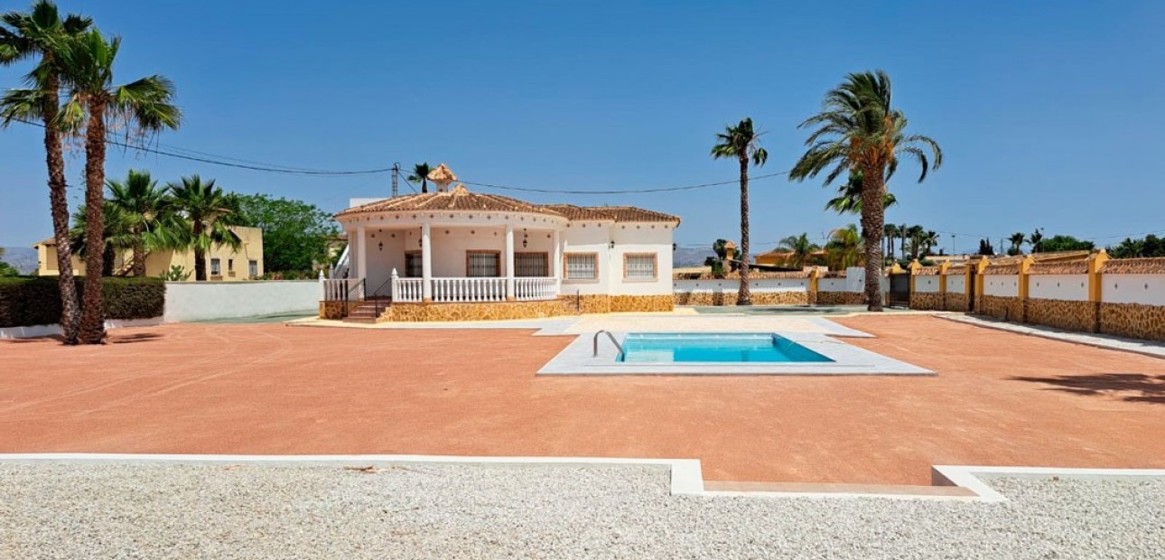 Herverkoop - Country Property -
Catral - Catral - Country
