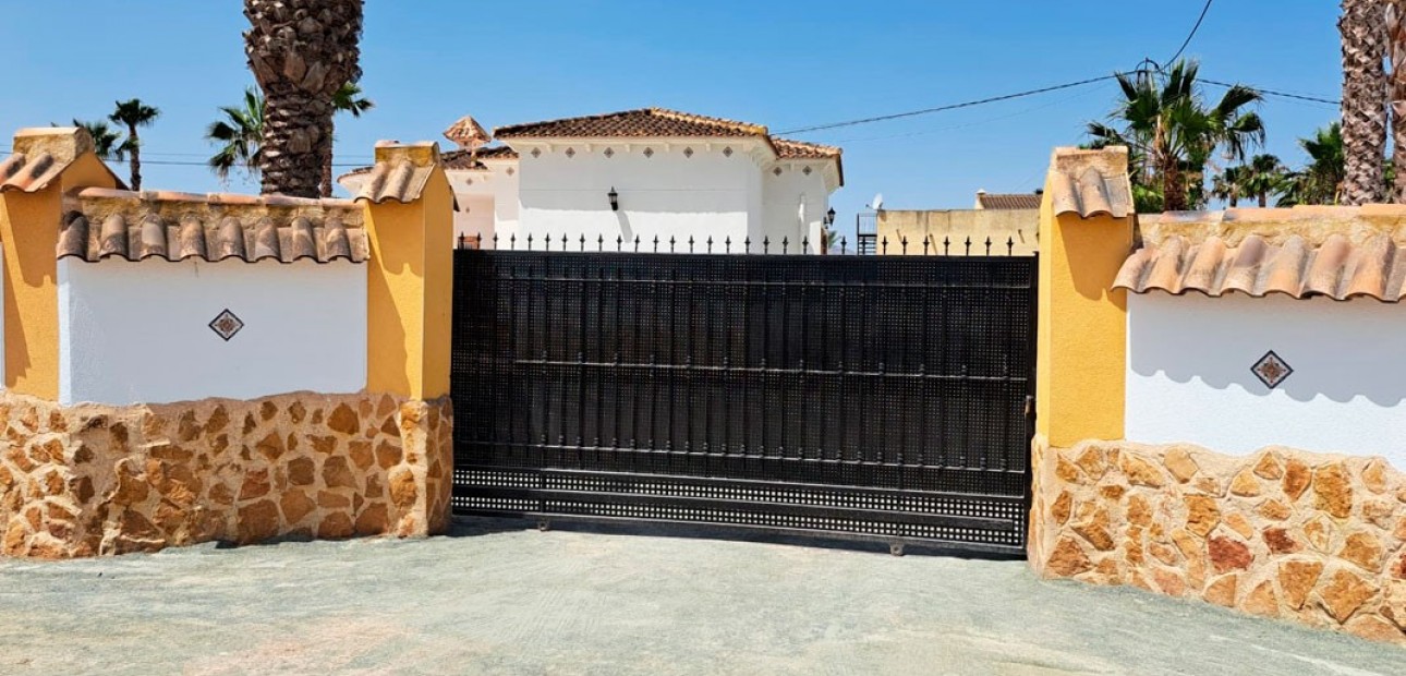 Herverkoop - Country Property -
Catral - Catral - Country