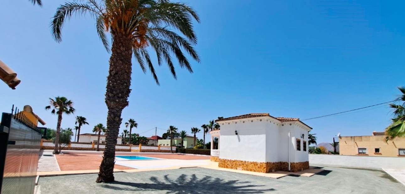 Herverkoop - Country Property -
Catral - Catral - Country