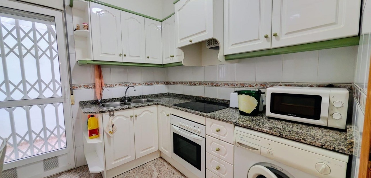 Herverkoop - Appartement / flat -
Torrevieja - Estacion de autobuses