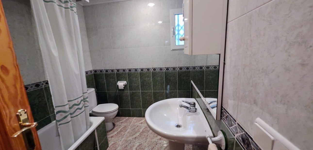 Herverkoop - Appartement / flat -
Torrevieja - Estacion de autobuses