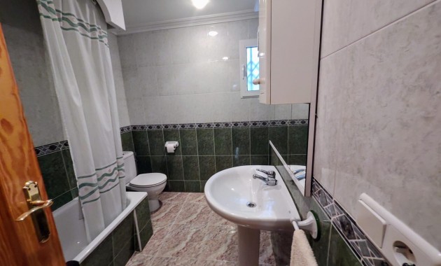 Herverkoop - Appartement / flat -
Torrevieja - Estacion de autobuses