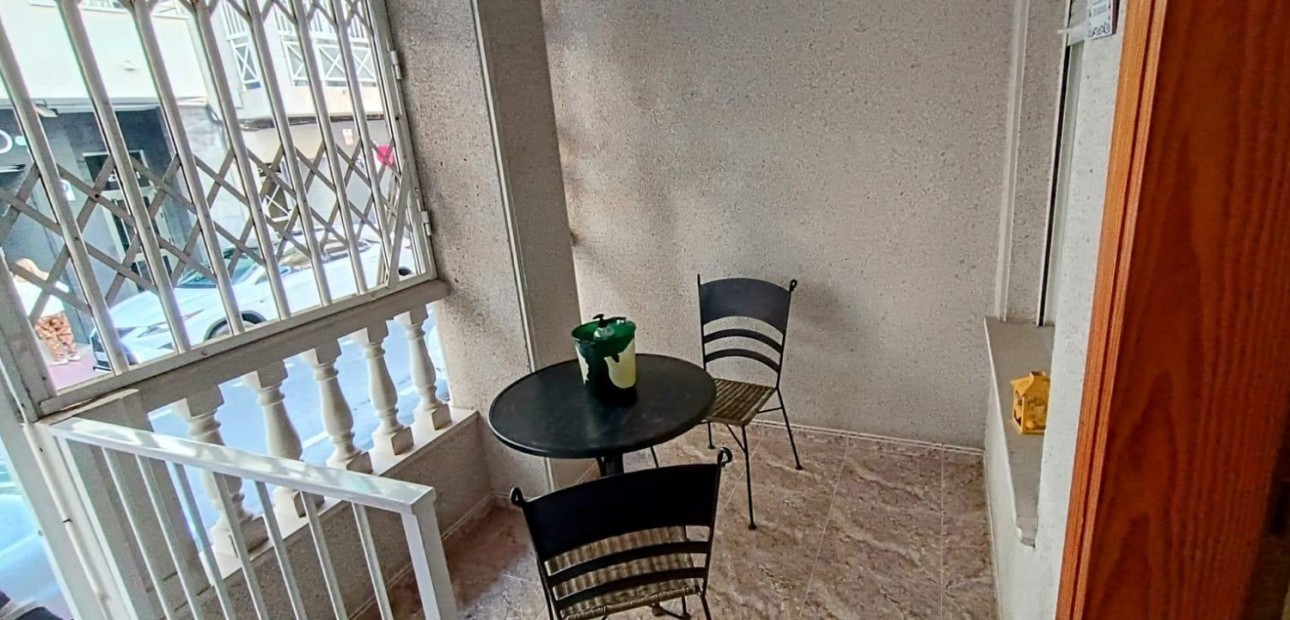 Herverkoop - Appartement / flat -
Torrevieja - Estacion de autobuses