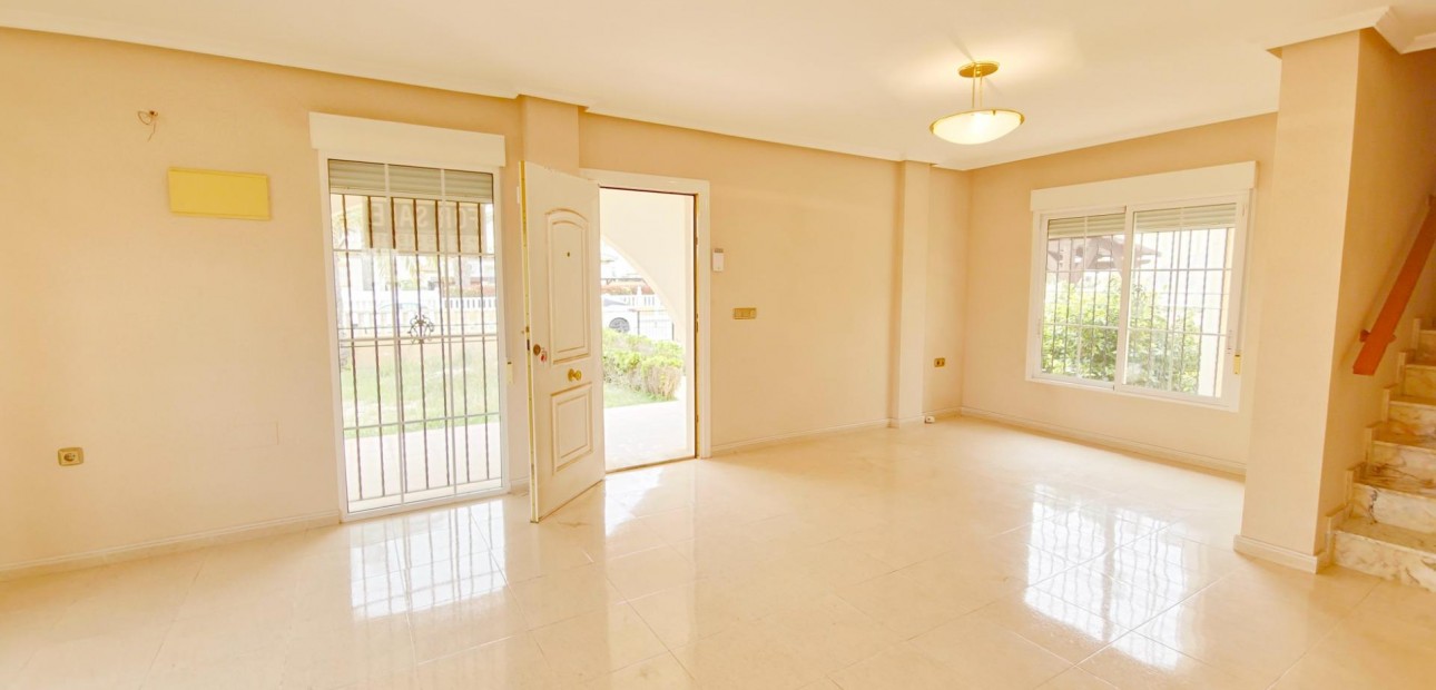 Herverkoop - Villa -
La marina - La Marina