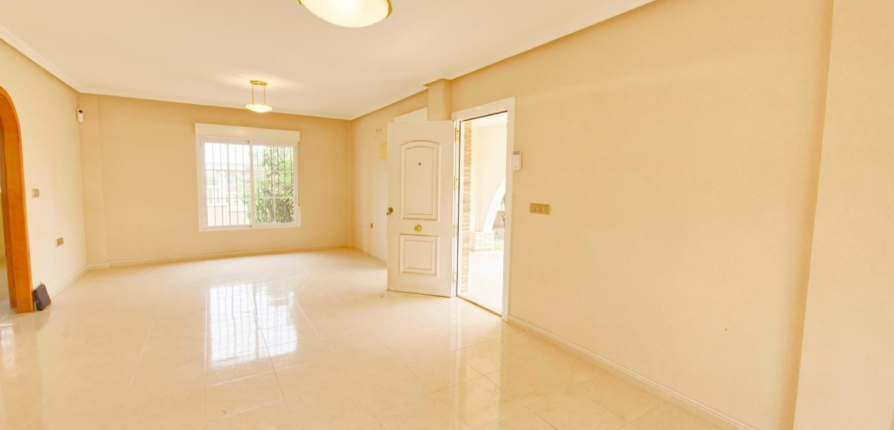 Herverkoop - Villa -
La marina - La Marina