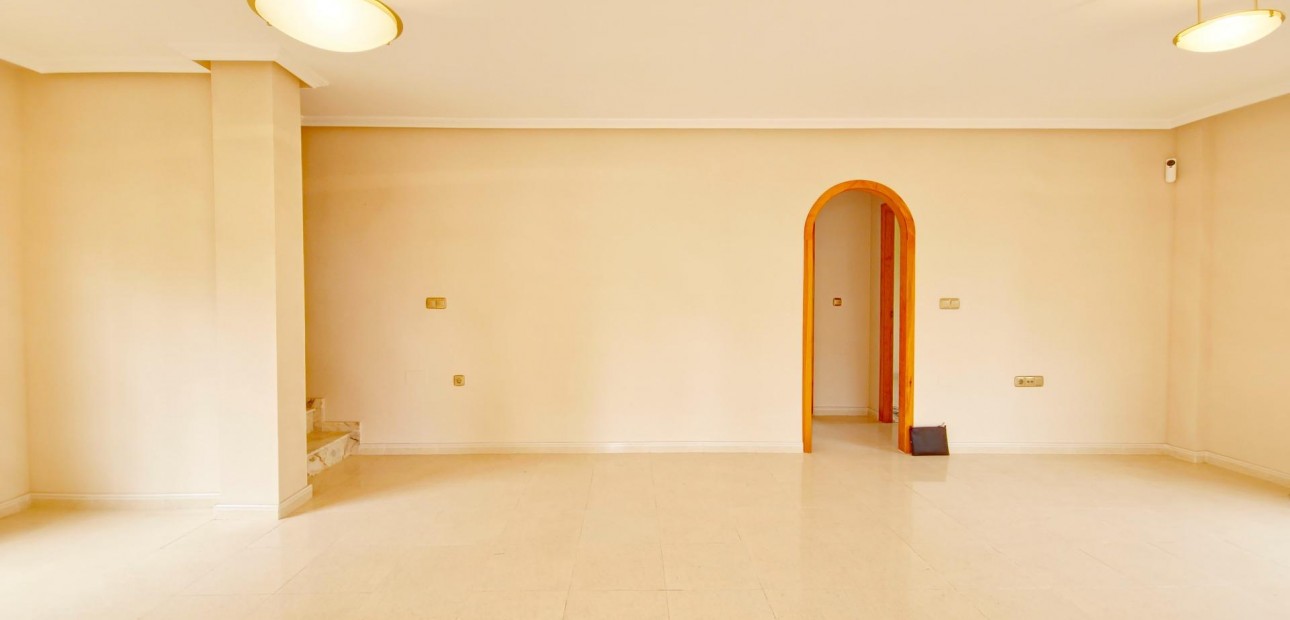 Herverkoop - Villa -
La marina - La Marina