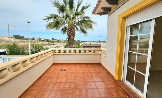 Herverkoop - Villa -
La marina - La Marina