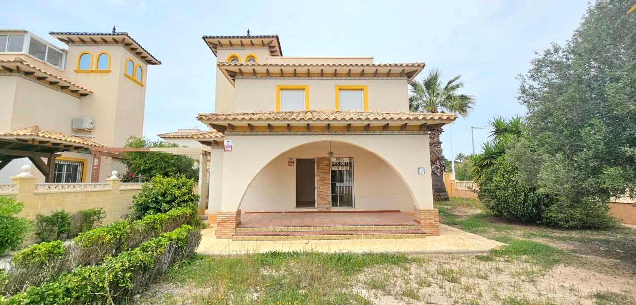 Herverkoop - Villa -
La marina - La Marina