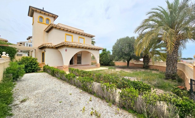 Herverkoop - Villa -
La marina - La Marina