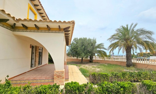 Herverkoop - Villa -
La marina - La Marina