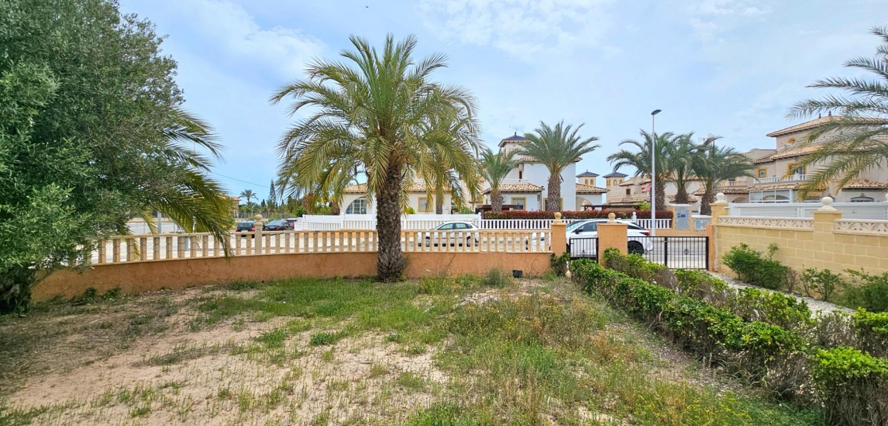 Herverkoop - Villa -
La marina - La Marina