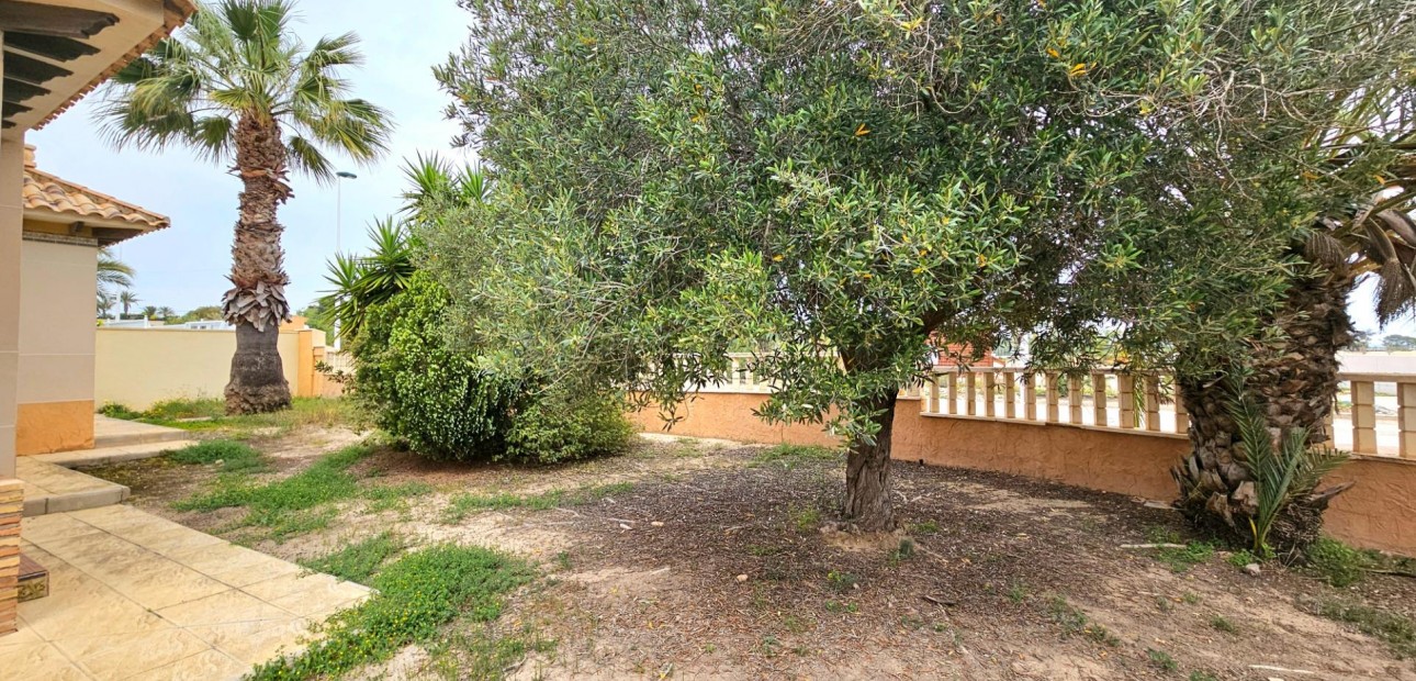 Herverkoop - Villa -
La marina - La Marina