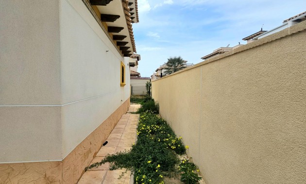 Herverkoop - Villa -
La marina - La Marina
