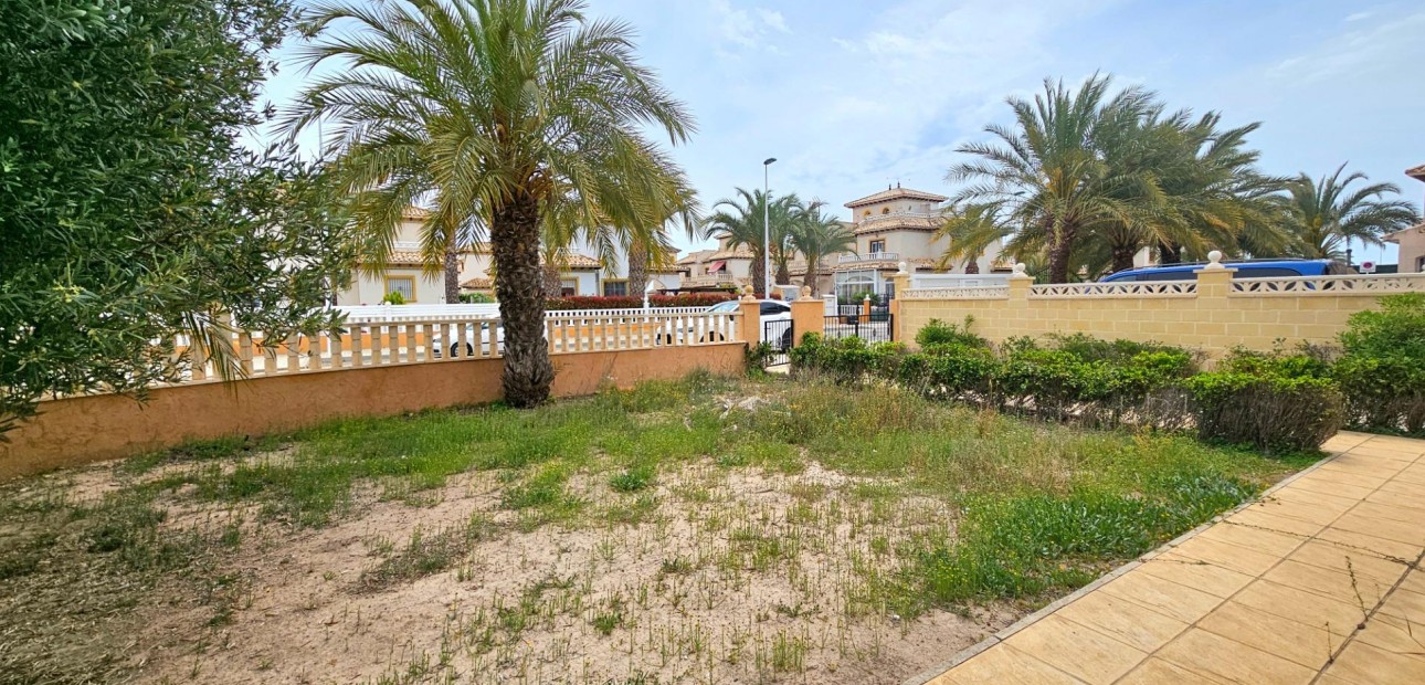 Herverkoop - Villa -
La marina - La Marina
