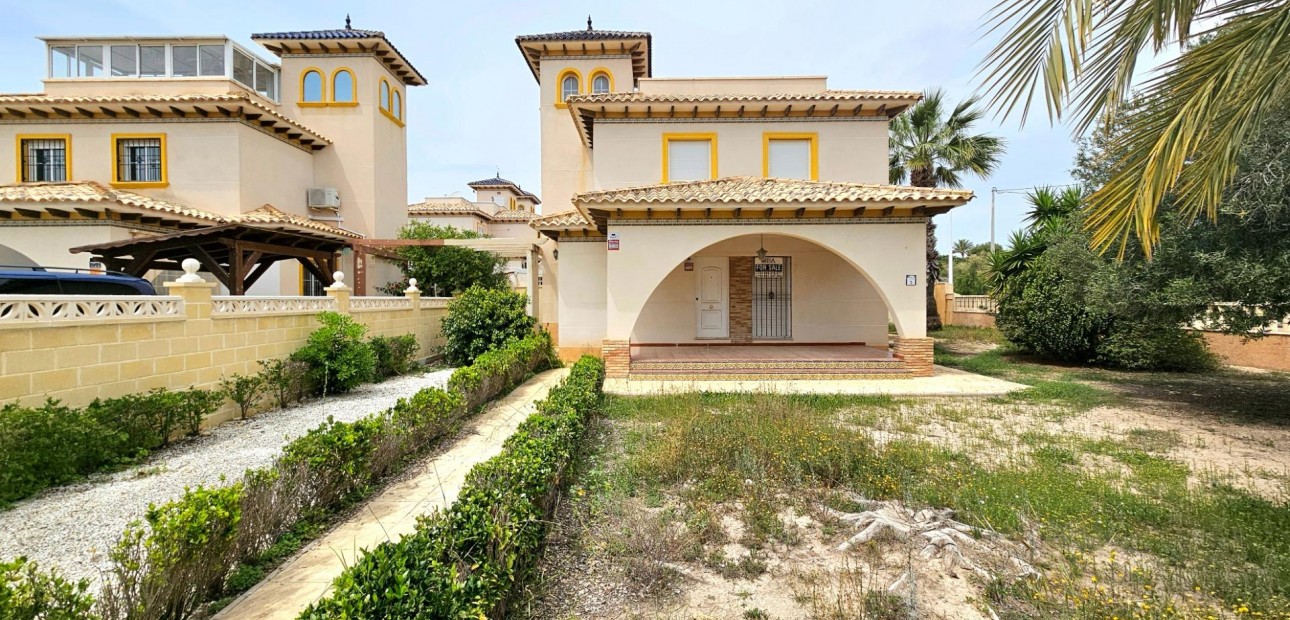 Herverkoop - Villa -
La marina - La Marina