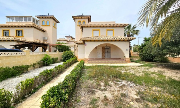 Herverkoop - Villa -
La marina - La Marina