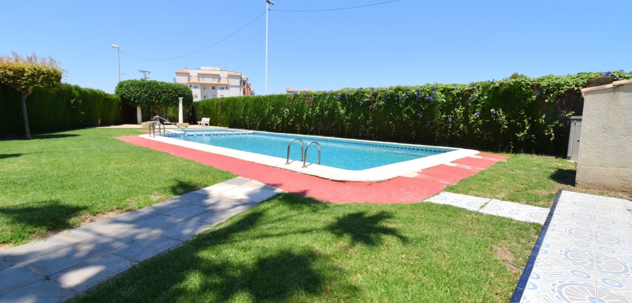 Herverkoop - Herenhuis -
Orihuela Costa - Playa Flamenca