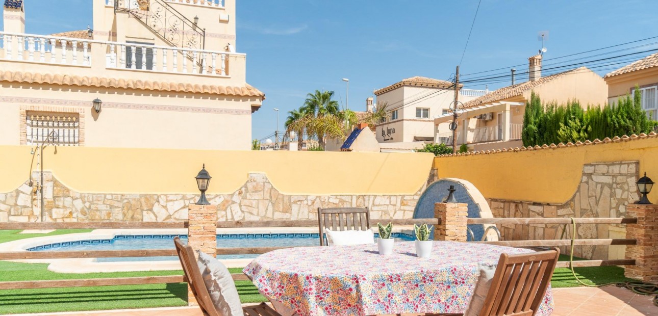 Venta - Villa -
Orihuela Costa - Las Mimosas