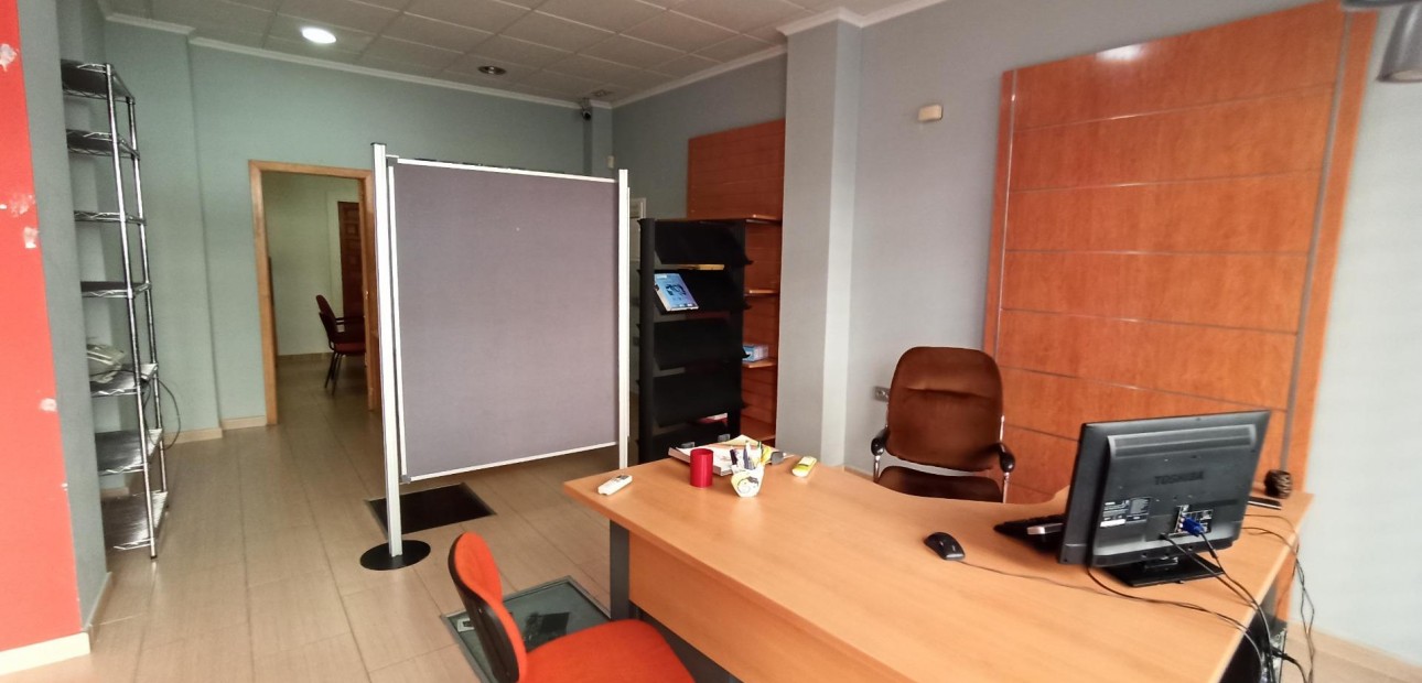 Verhuur - Commercial Unit -
Torrevieja - Centro