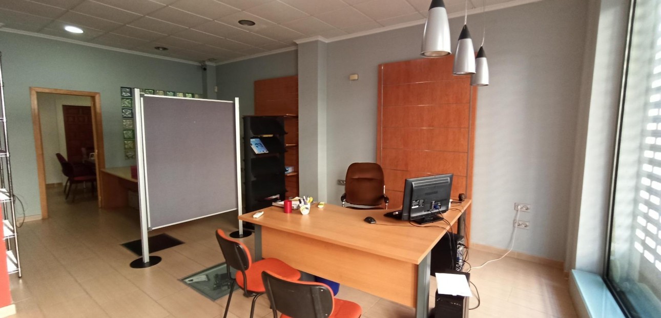 Verhuur - Commercial Unit -
Torrevieja - Centro