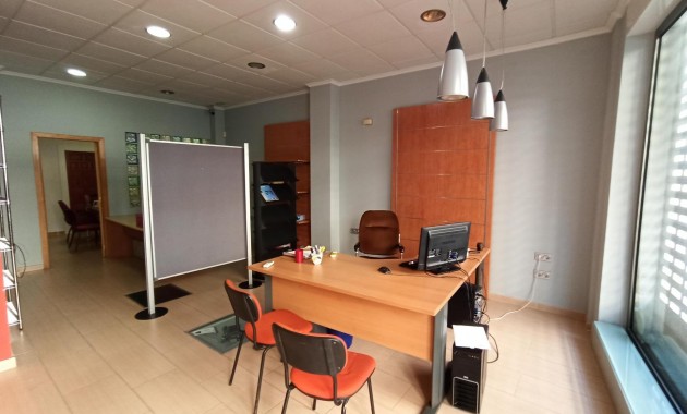 Verhuur - Commercial Unit -
Torrevieja - Centro
