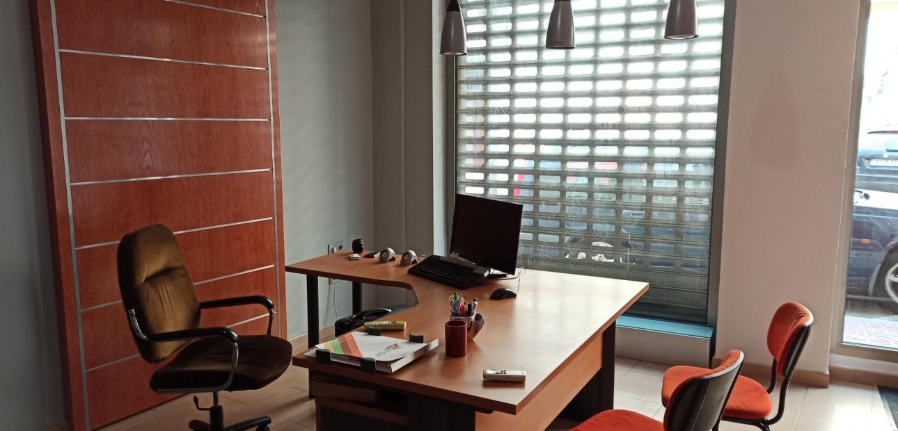 Verhuur - Commercial Unit -
Torrevieja - Centro