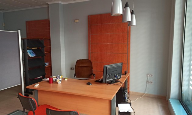 Verhuur - Commercial Unit -
Torrevieja - Centro