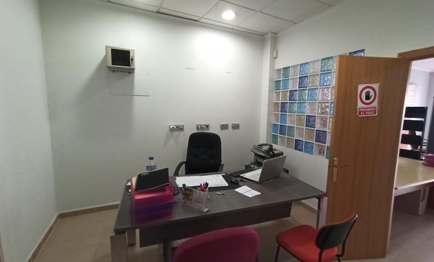 Verhuur - Commercial Unit -
Torrevieja - Centro