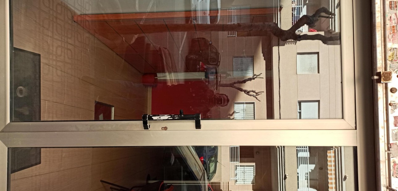 Verhuur - Commercial Unit -
Torrevieja - Centro