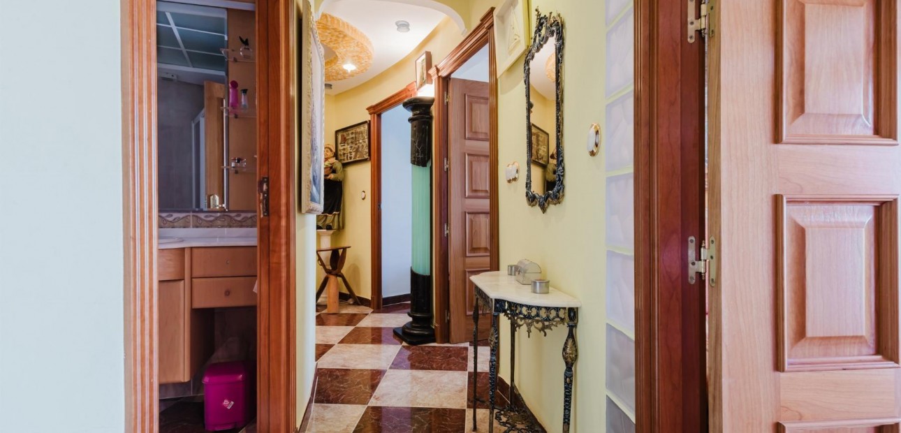 Sale - Apartment / flat -
Torrevieja - torrevieja