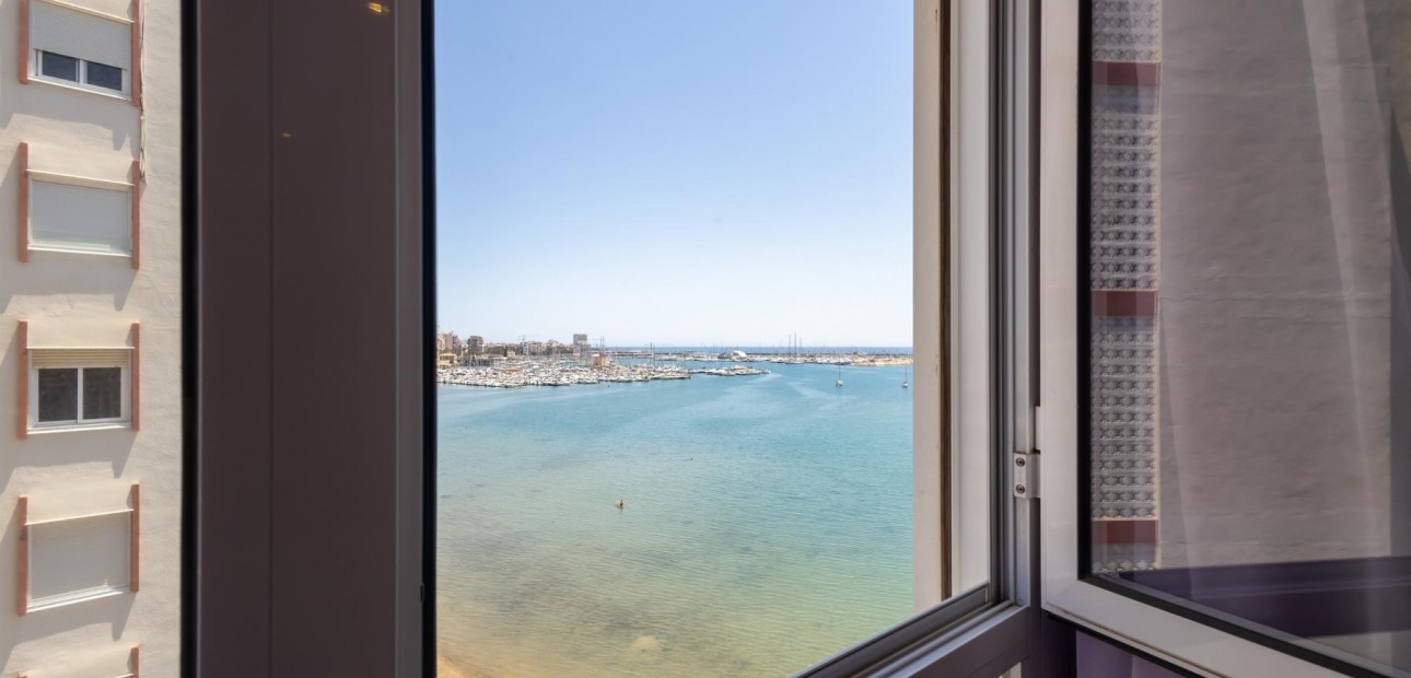 Sale - Apartment / flat -
Torrevieja - torrevieja