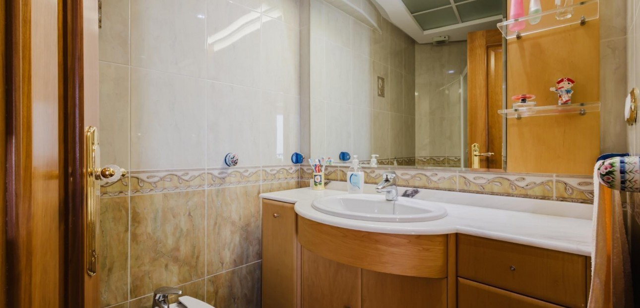 Sale - Apartment / flat -
Torrevieja - torrevieja