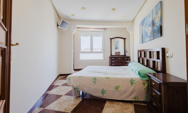 Sale - Apartment / flat -
Torrevieja - torrevieja