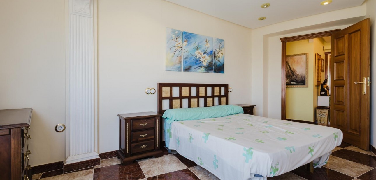 Sale - Apartment / flat -
Torrevieja - torrevieja