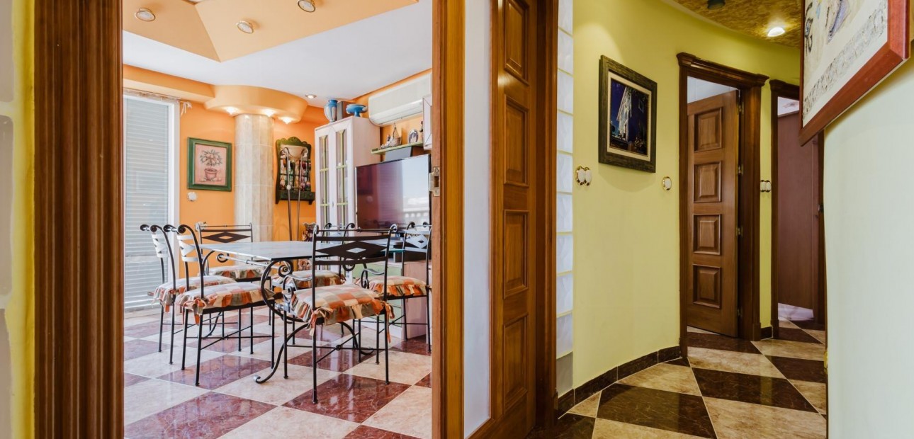 Sale - Apartment / flat -
Torrevieja - torrevieja