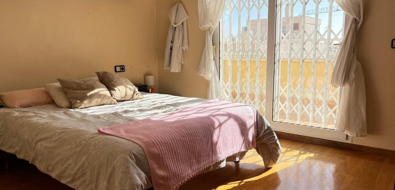 Sale - Duplex -
Torrevieja - Estacion de autobuses
