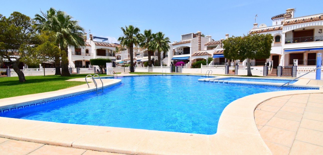 Sale - Apartment / flat -
Orihuela Costa - Playa Flamenca