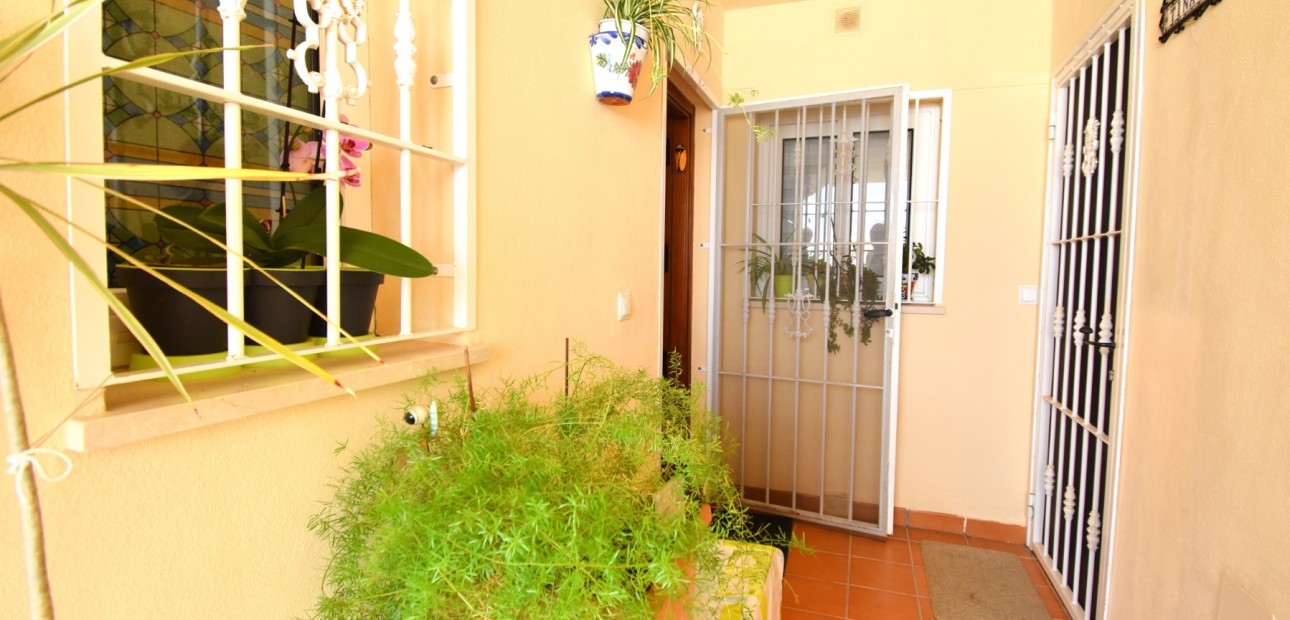 Sale - Apartment / flat -
Orihuela Costa - Playa Flamenca