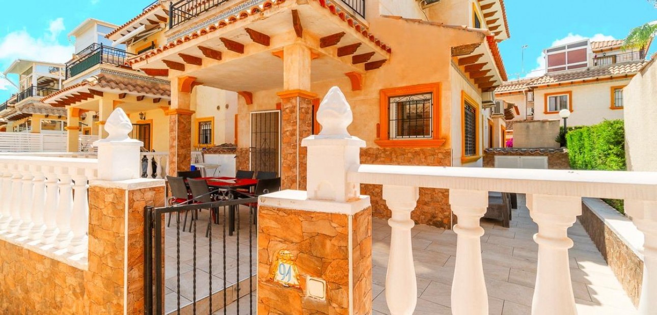 Sale - Villa -
Orihuela Costa - Punta Prima
