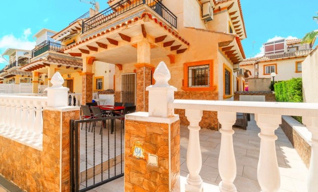 Sale - Villa -
Orihuela Costa - Punta Prima