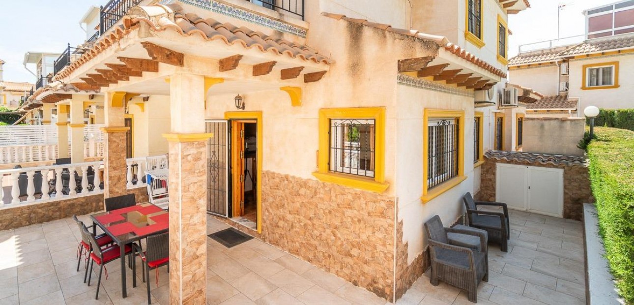 Sale - Villa -
Orihuela Costa - Punta Prima
