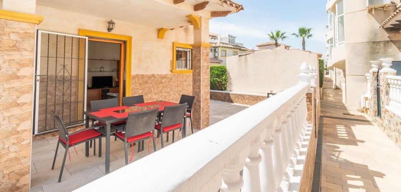 Sale - Villa -
Orihuela Costa - Punta Prima