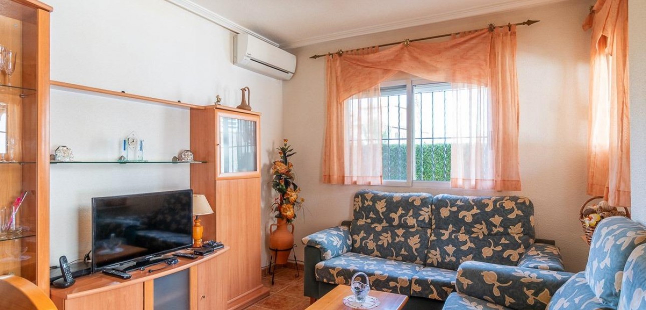 Sale - Villa -
Orihuela Costa - Punta Prima